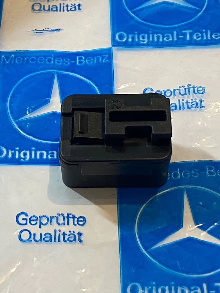 Mercedes-Benz Stecker 6-polig mit Hülse W107 W108 W111 W113 W201 W123 W114 W126  - Image 3 of 4