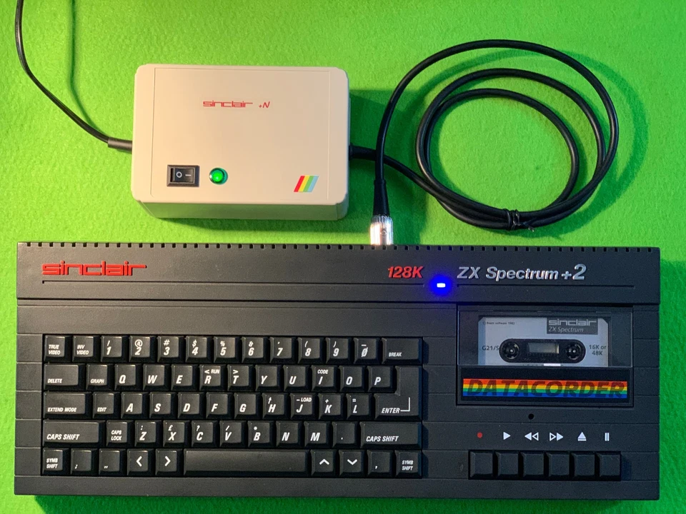Sinclair ZX Spectrum +2B,  mit neuem Netzteil,  Software "CHESS",  guter Zustand