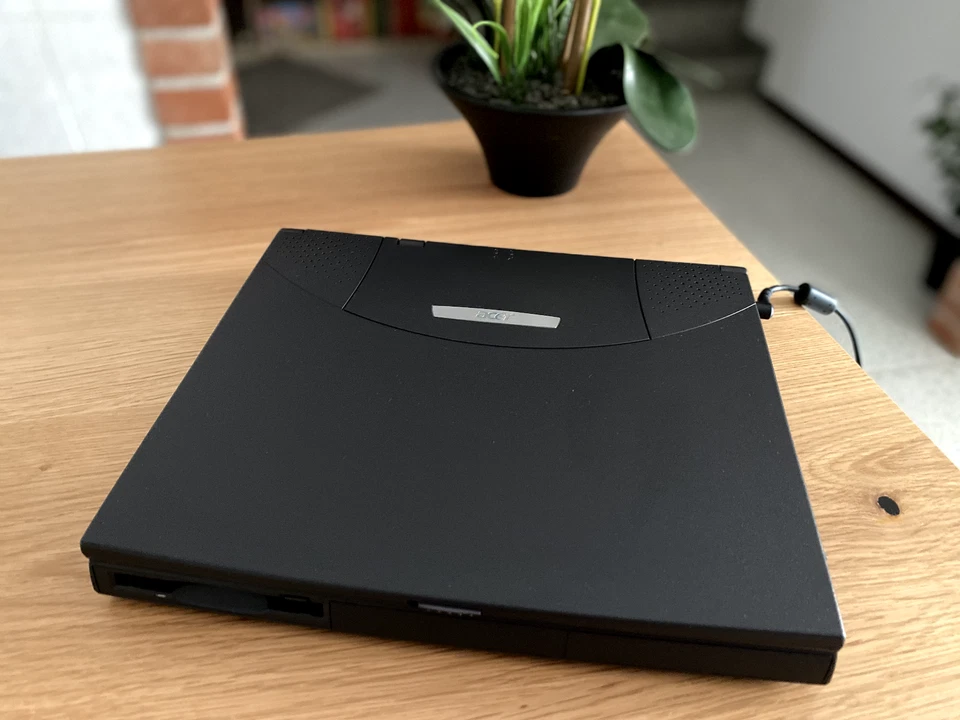 Acer Travelmate 210 Retro PC Portatile Laptop Windows ME DOS Giochi Retro TOP - Immagine 2 di 4