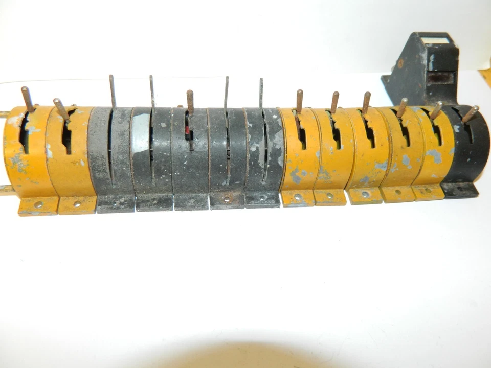 13 VINTAGE TTR TRIX OO GAUGE LEVER SWITCHES - Image 3 of 3