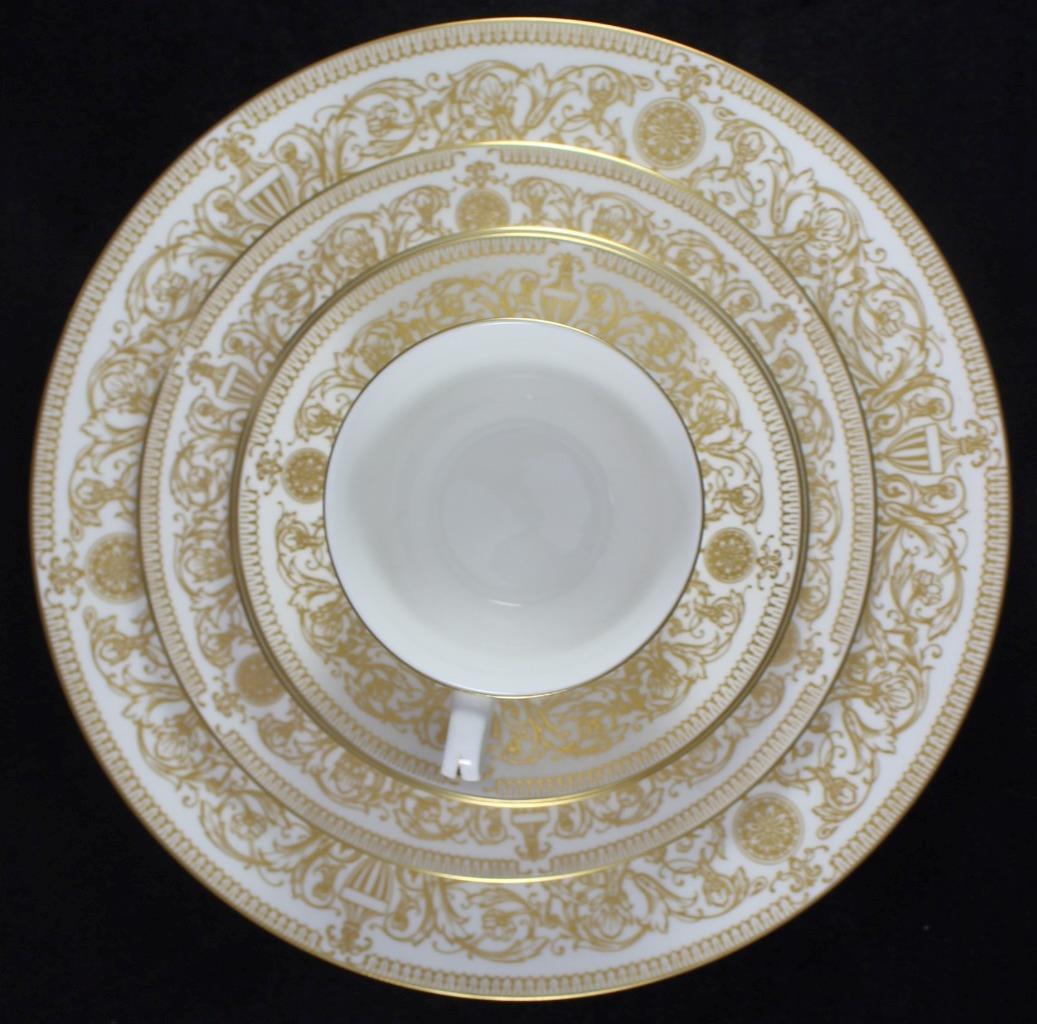 Worcester HydePark 英国王室の優雅を纏うプレート2枚 Royal Worcester Hyde Park 5 Piece Place Setting | eBay