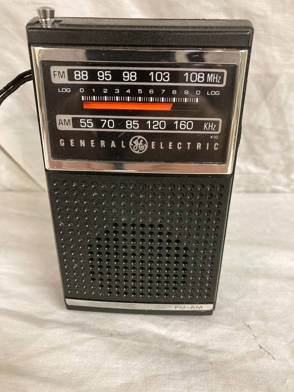 GE transistor radio model 7-2500S**Tested working**