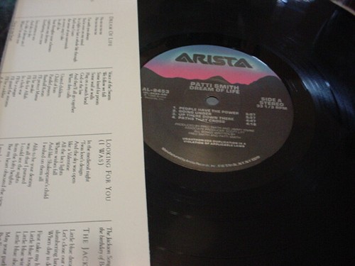 PATTI SMITH dream of life, nm lp ARISTA 1988, original inner sleeve - Picture 2 of 2