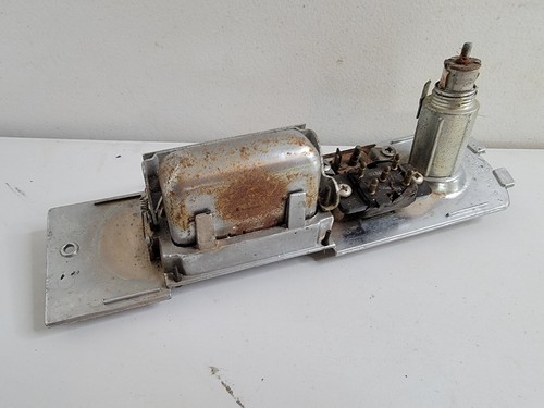 69-70 Chrysler Imperial Right Rear Window Switch Door Lock Assembly OEM 2878552 - Picture 14 of 21