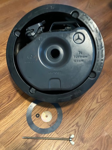 🛑 RARE MERCEDES BENZ  BRENSBACH SPARE TIRE GAS CAN 7 L WITH MOUNTING HARDWARE🛑