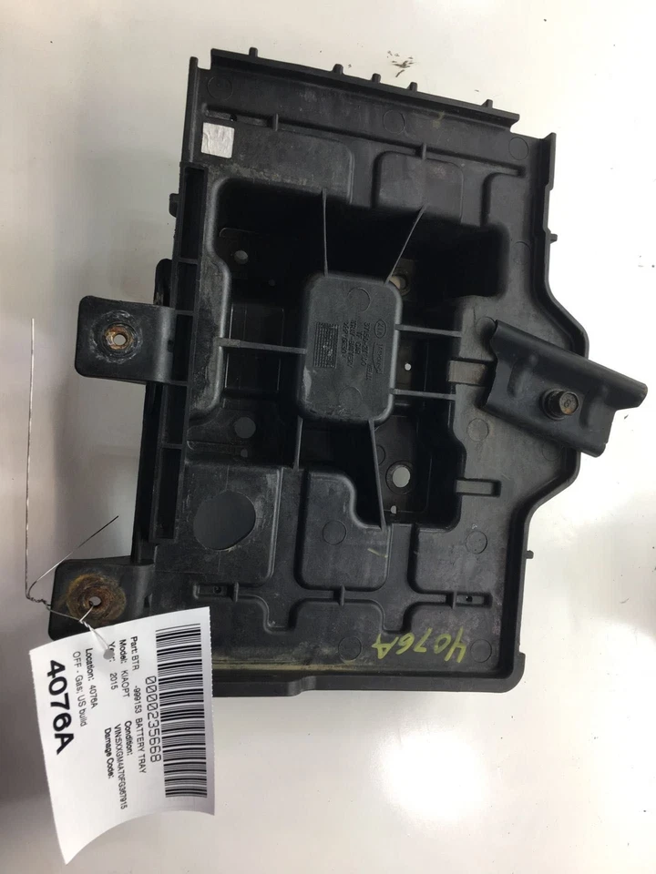 15 KIA OPTIMA Battery Tray Off - Image 2 of 3