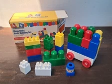 AVON FUN BEGINNINGS-BASIC BUILDING SET MEGA BLOKS  Type Vintage