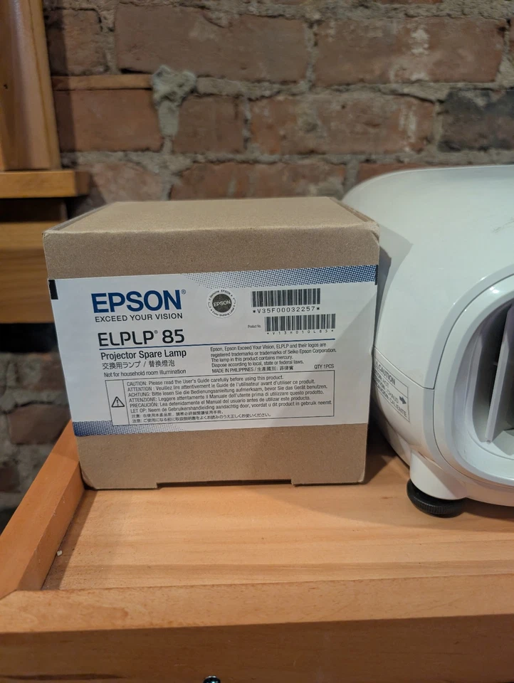Epson Home Cinema 3800 4K PRO-UHD 3-Chip Projector with HDR with brand new bulb! - Image 3 of 3