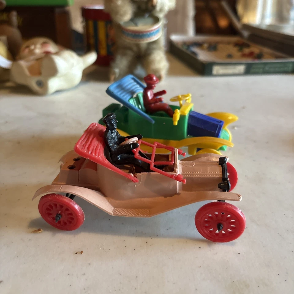 2 Coches Maxwell antiguos juguetes Revell vintage de goma uno y uno de plástico Foto 2 de 4