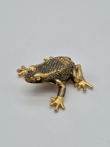 Vintage Gold Tone Green Frog Amphibian Pin Brooch