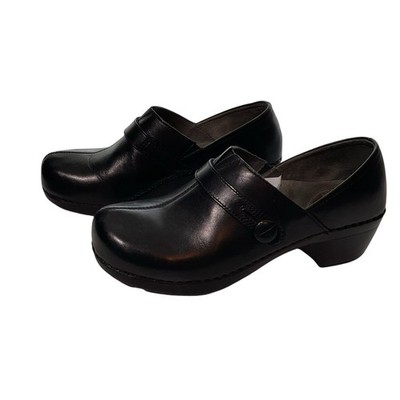 Dansko Solstice Button Women s Black Leather Clogs. Size 39(8.5)