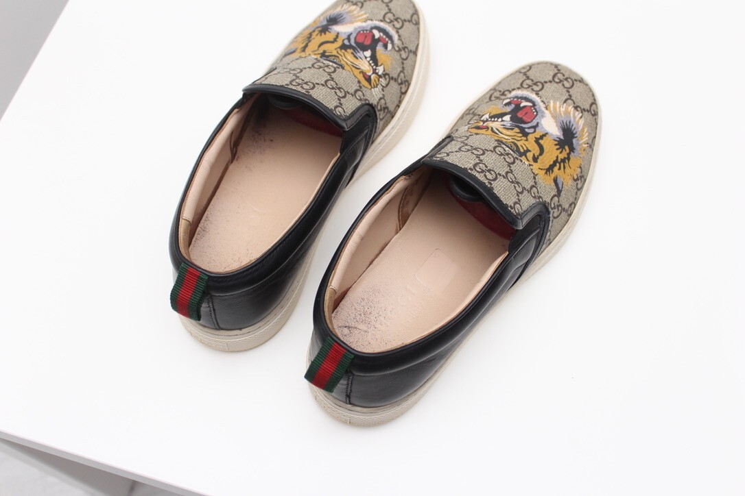 Men's GUCCI GG Supreme Tiger Slip On Sneakers RARE made in Men's GUCCI GG Supreme Tiger Slip On Sneakers RARE made in