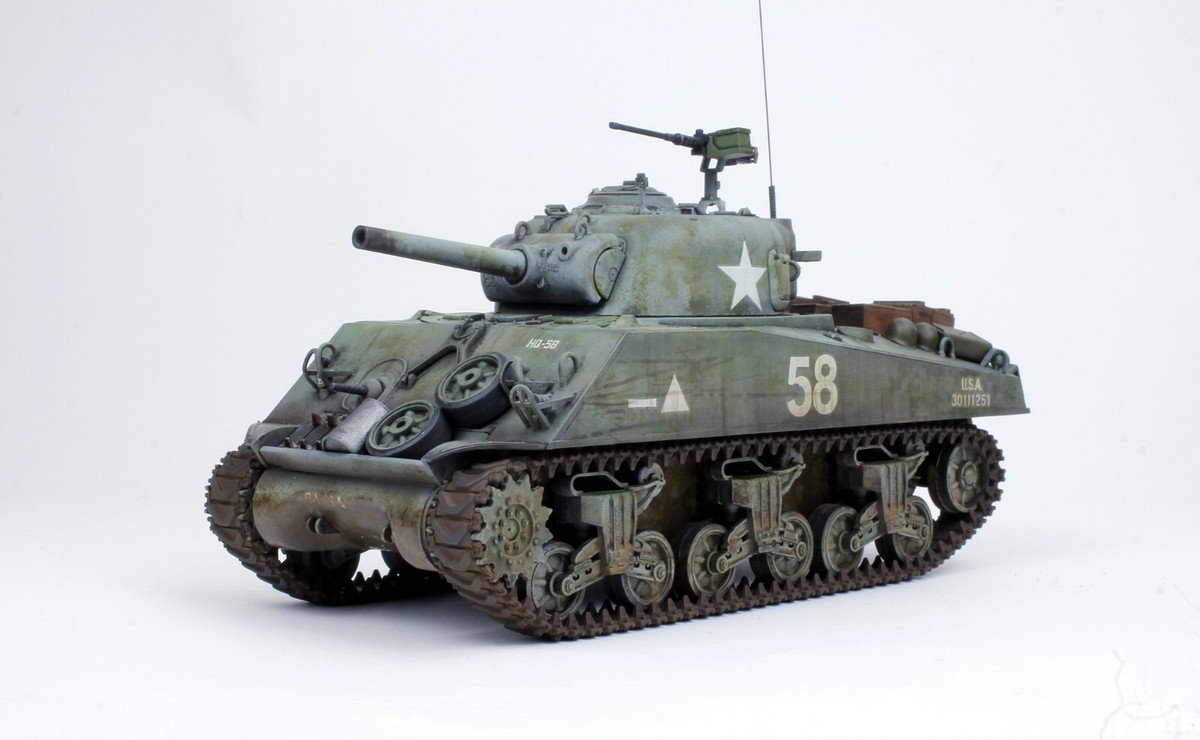 Pre-Order) M4A3 Sherman Tank /w 105mm Howitzer 1:35 Pro Built