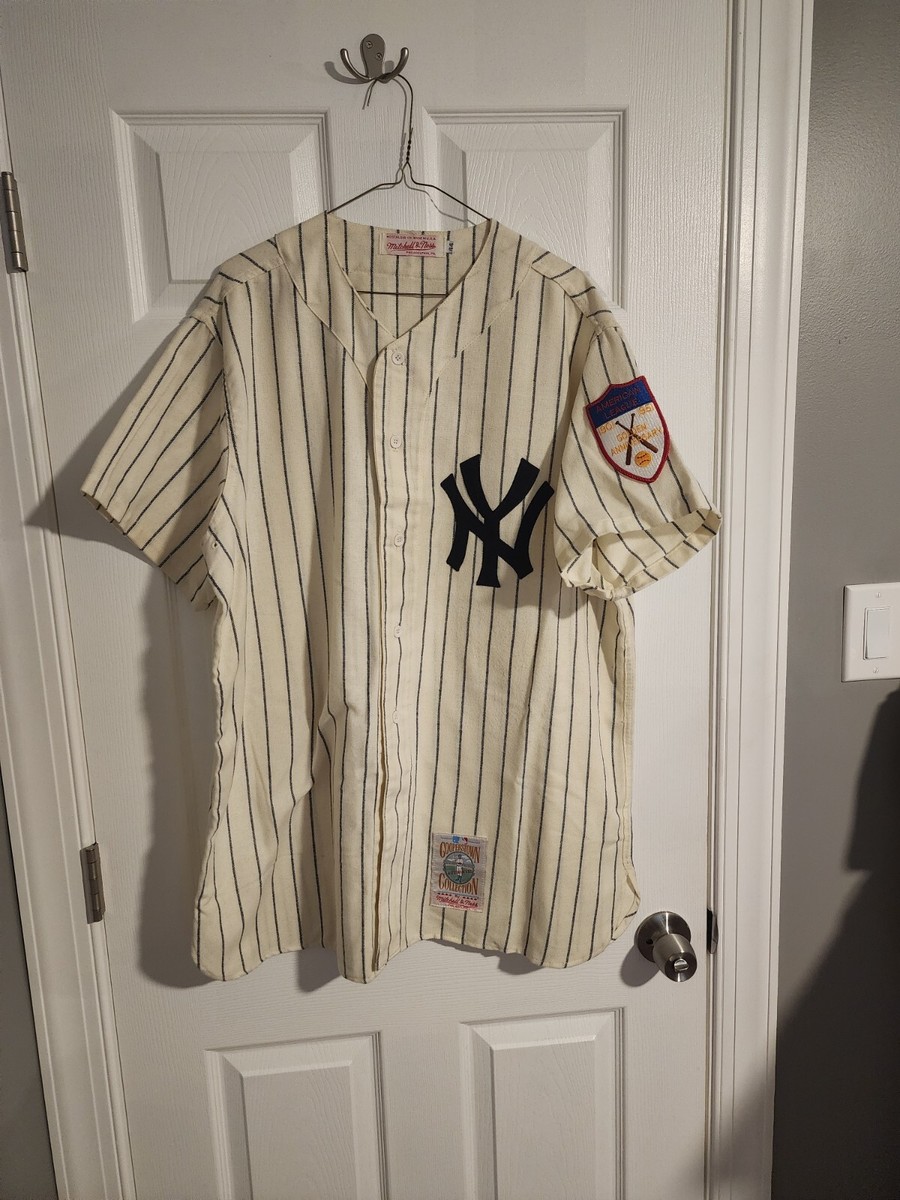 100% Authentic Vintage Joe DiMaggio MITCHELL & NESS New York