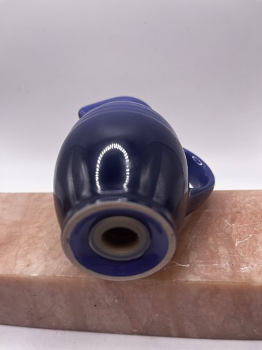Le Creuset Kobaltblau Keramik Salzstreuer - Bild 5 von 6