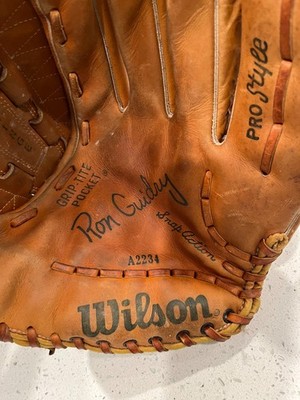 Wilson Pro Style Dual Hinge A2234 Ron Guidry Signed  RHT Glove - Nice Condition