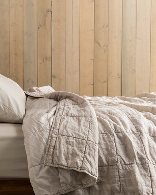 Parachute Linen Box Quilt comforter King Calking Beige Color
