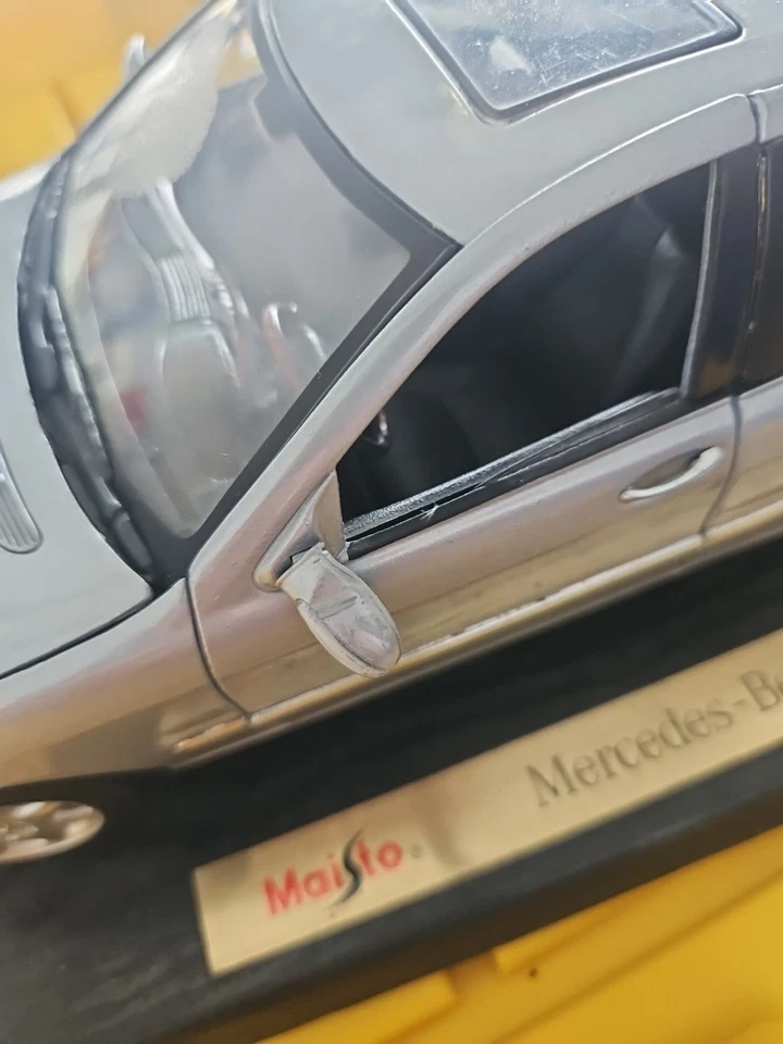 Maisto Premiere Edition 1998 Mercedes-Benz S-Class S500 AMG 1/18 Scale DieCast  - Image 3 of 4