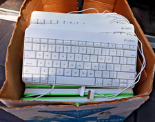 Lot Of 10 Logitech Wired Keyboard with 30-Pin for Apple iPad 1/2/3rd Gen - White
