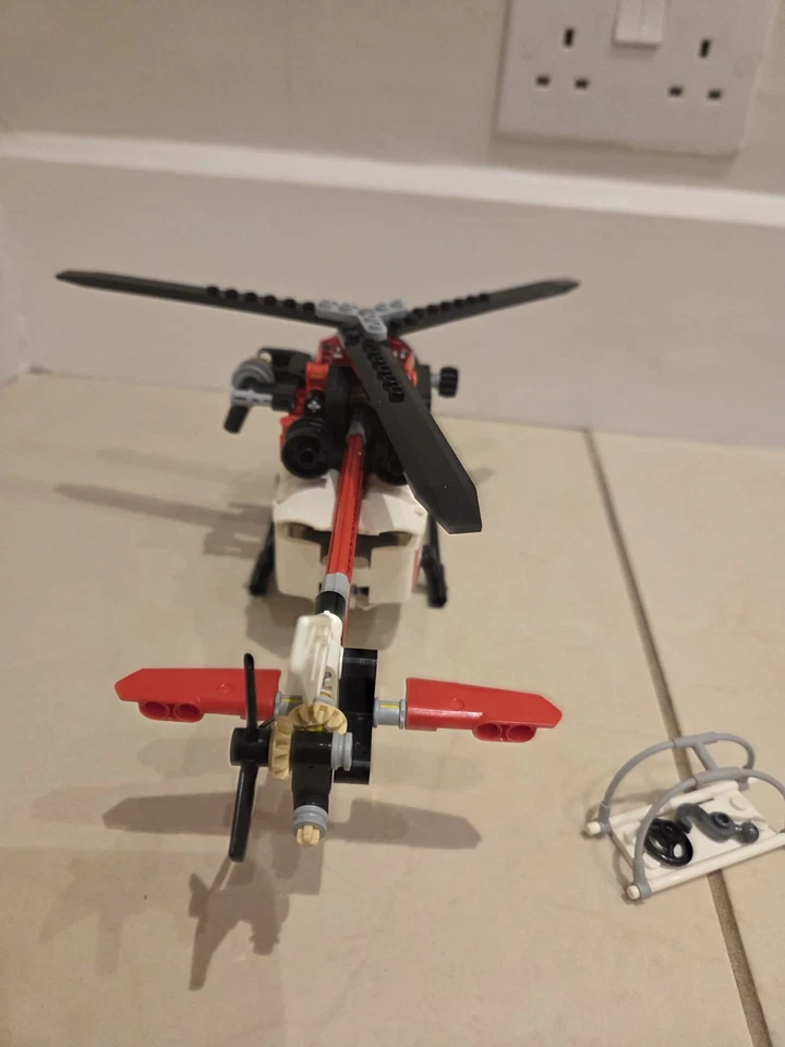 LEGO Technic 42092 Rescue Helicopter, photo 4 of 4