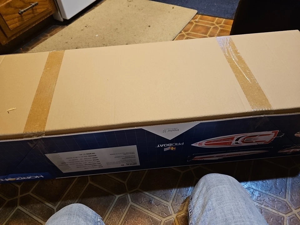 Pro Boat Impulse 32" Brushless V-Hull RC Boat - White/Red (PRB08037T2) - Image 3 of 4