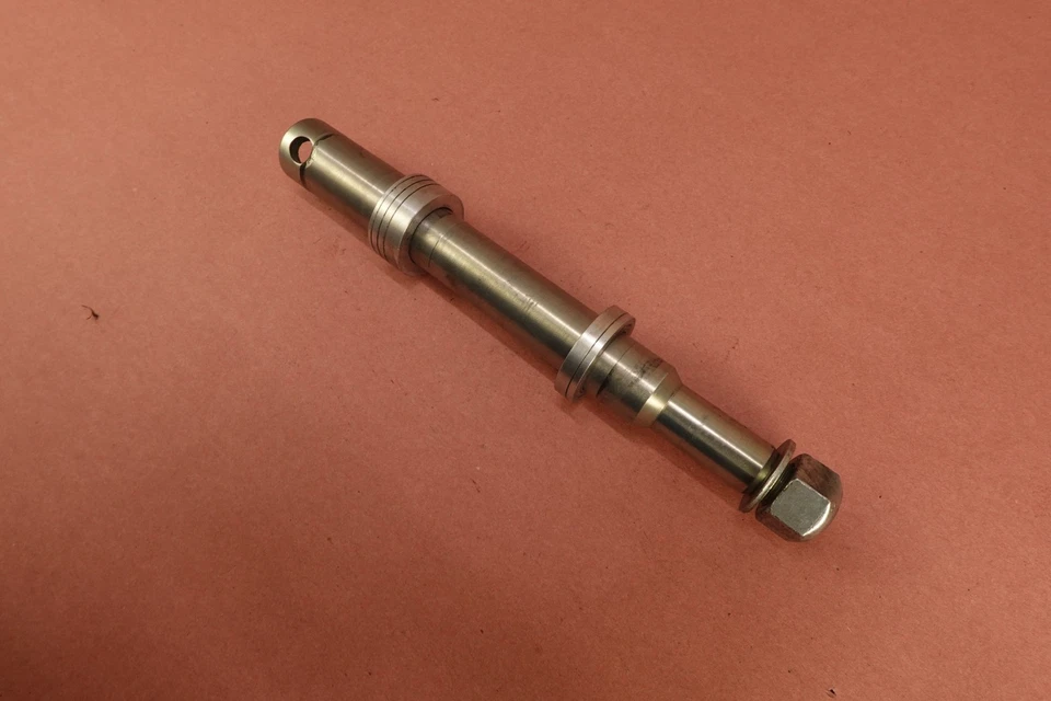 Harley-Davidson Sportster Iron 883 XL883N 2009-2021 perno de eje de rueda delantera Foto 2 de 4