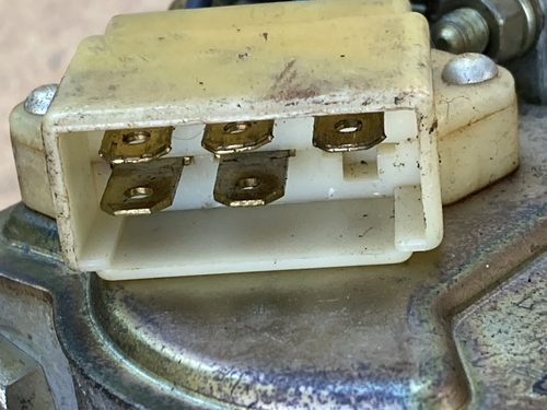 1972-80 Chevy LUV Pickup Windshield Wiper Motor with Mounting Bracket, Used, OEM - Picture 3 of 22