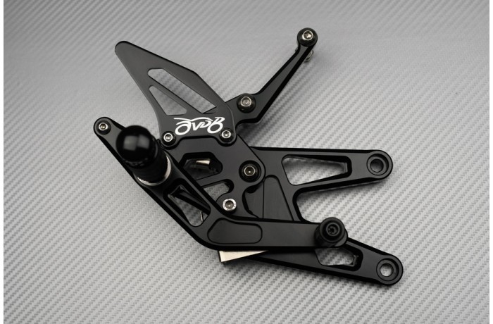 Commandes reculées racing AVDB réglables pour optimiser la posture sur YAMAHA YZF R6 - 4