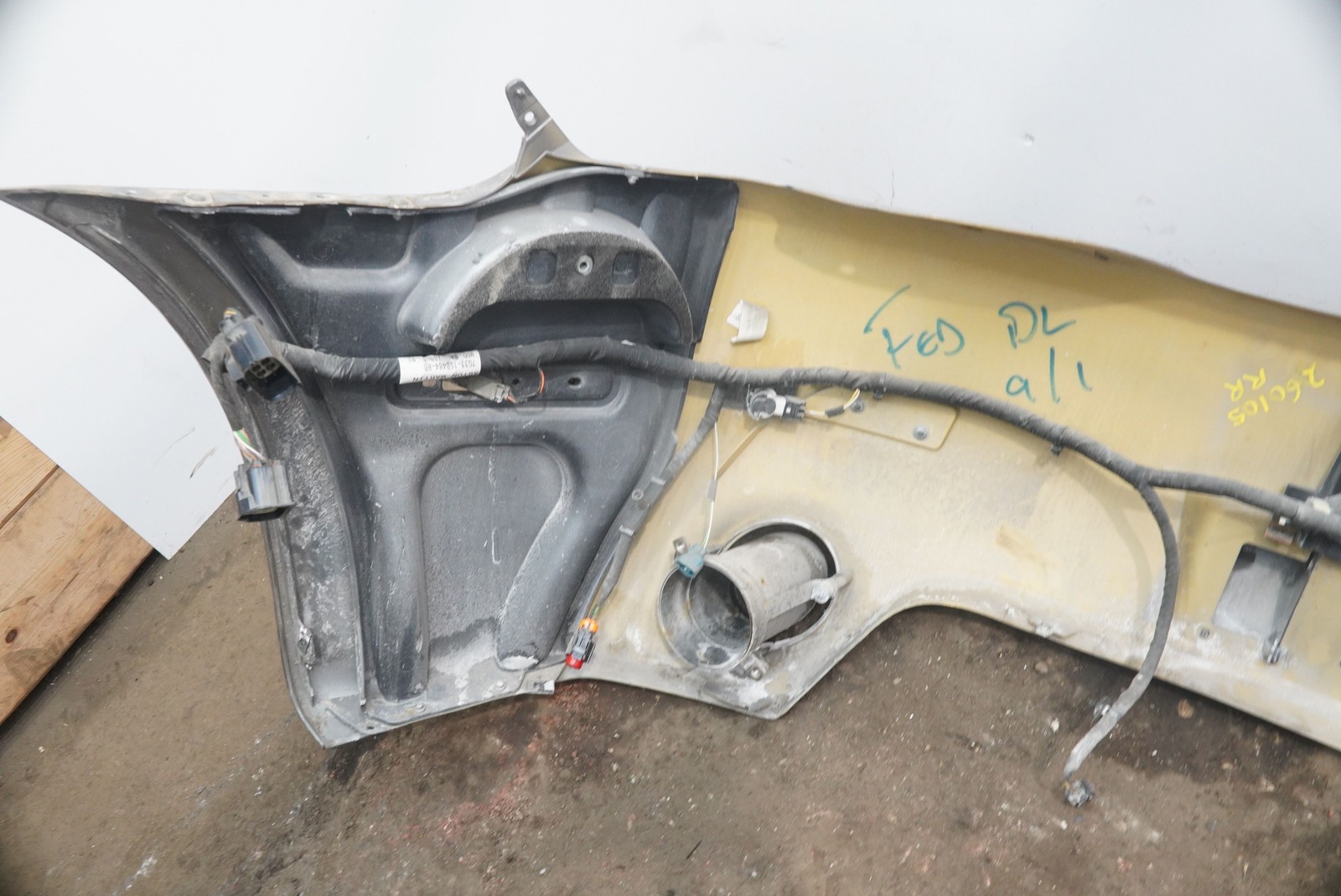 Rear Park Assist Bumper Cover Assembly Aston Martin V8 Vantage 2008 *Note*