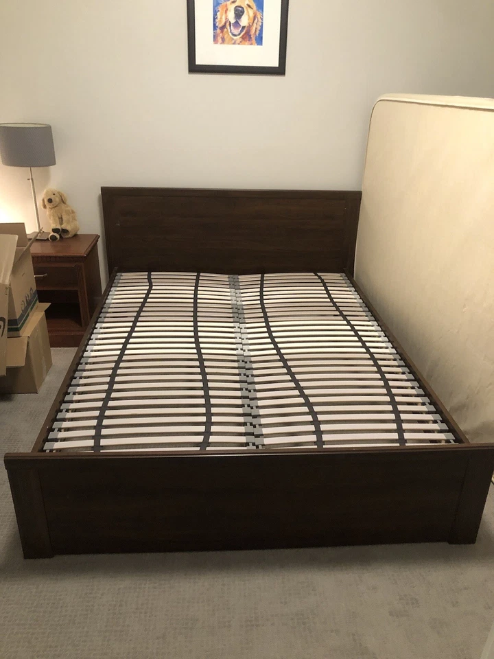 Marco de cama Ikea Queen (Brusali, marrón) + listones (Ikea Luroy) Foto 2 de 4