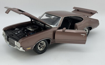 Oldsmobile 442 Regency Rose von ACME Maßstab 1:18 Limitiert auf 348 Stück NEU