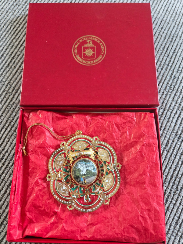 The White House Historical Association 2005 Ornament / C.I.A. Box -Gold 3D