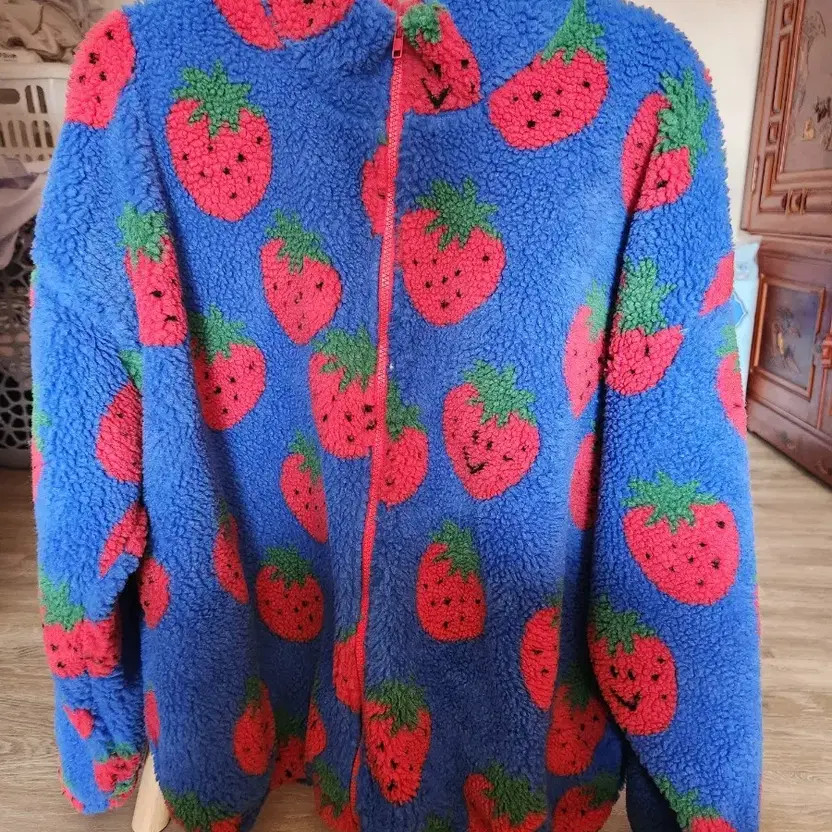 Cute Strawberry Pattern Puffed Jacket - image 2