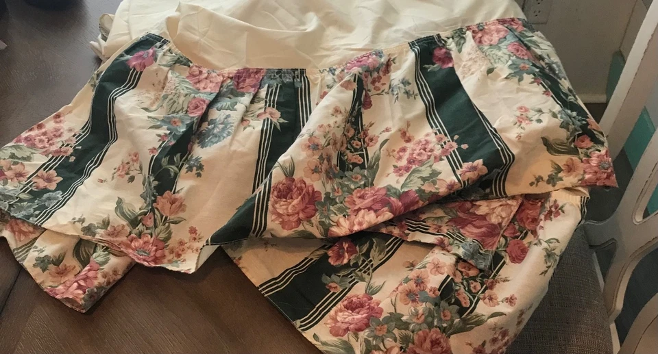 Falda de cama vintage floral Croscill Granada.  Granny Core, Vintage tamaño completo Foto 2 de 4