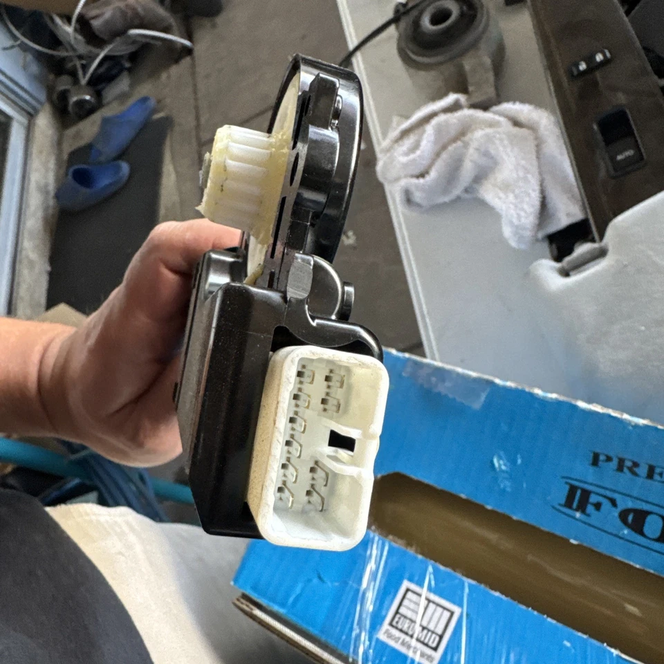 2007-2011 Lexus GS350 Sunroof Sliding Glass Motor OEM 63260-30170 TESTED 🔥👌 - Image 3 of 3