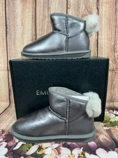 EMU Australia Dark Silver Bow-Accent Rigel Glossy Winter Boot Size US-6 NIB