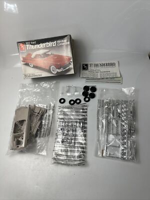 AMT 1957 Ford Thunderbird Model Car Kit 1/25 Scale Open Box