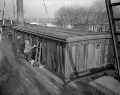 Final touches are put forward deck house 86 year old tea clipp- 1955 Old Photo