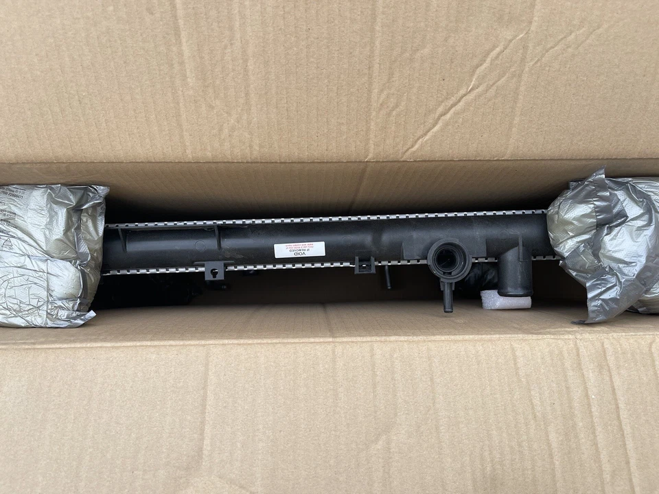 Radiador Global Parts Distributor GPD 2051C para Honda CR-V 1997 Foto 3 de 3