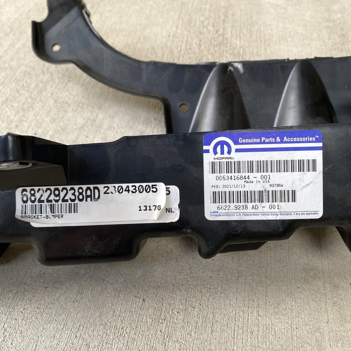 5cバスター 68229238AD Rear Right Bumper Cover Bracket for Chrysler Pacifica