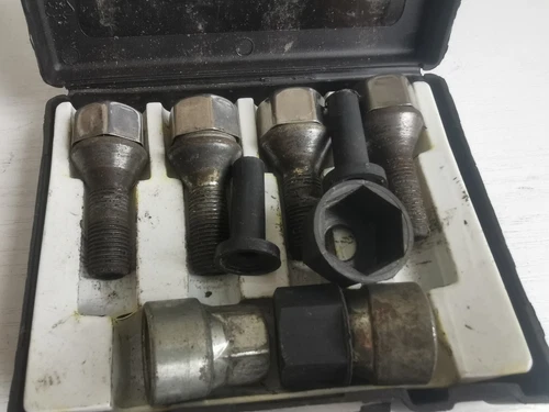 Streetline 4x wheel locks M12x1.25 26mm thread 19mm bolt head size Alfa Citroen