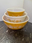 Vintage Pyrex Butterfly Gold Nesting Mixing Bowls  Set of 3