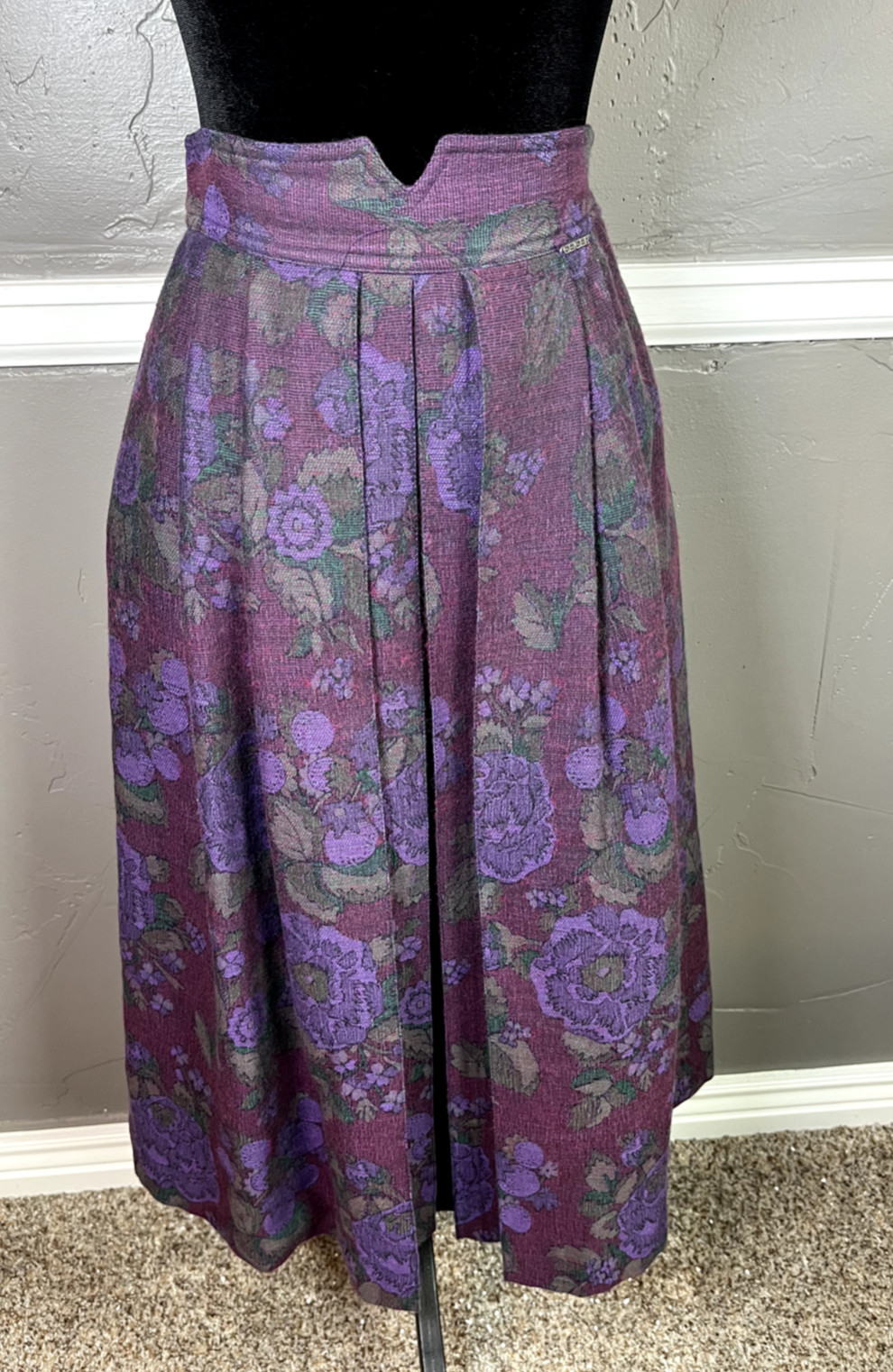 Geiger Skirt Women's Size 38 Reddish Purple Wool Blend Floral Midi Skirt Austria