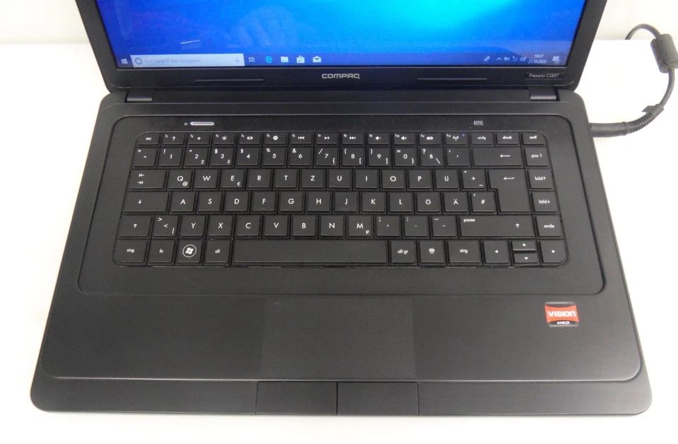 Compaq Presario CQ57 mit AMD C-50 / 6 GB RAM / 320 GB HDD / 15,6 Zoll - Bild 2 von 4