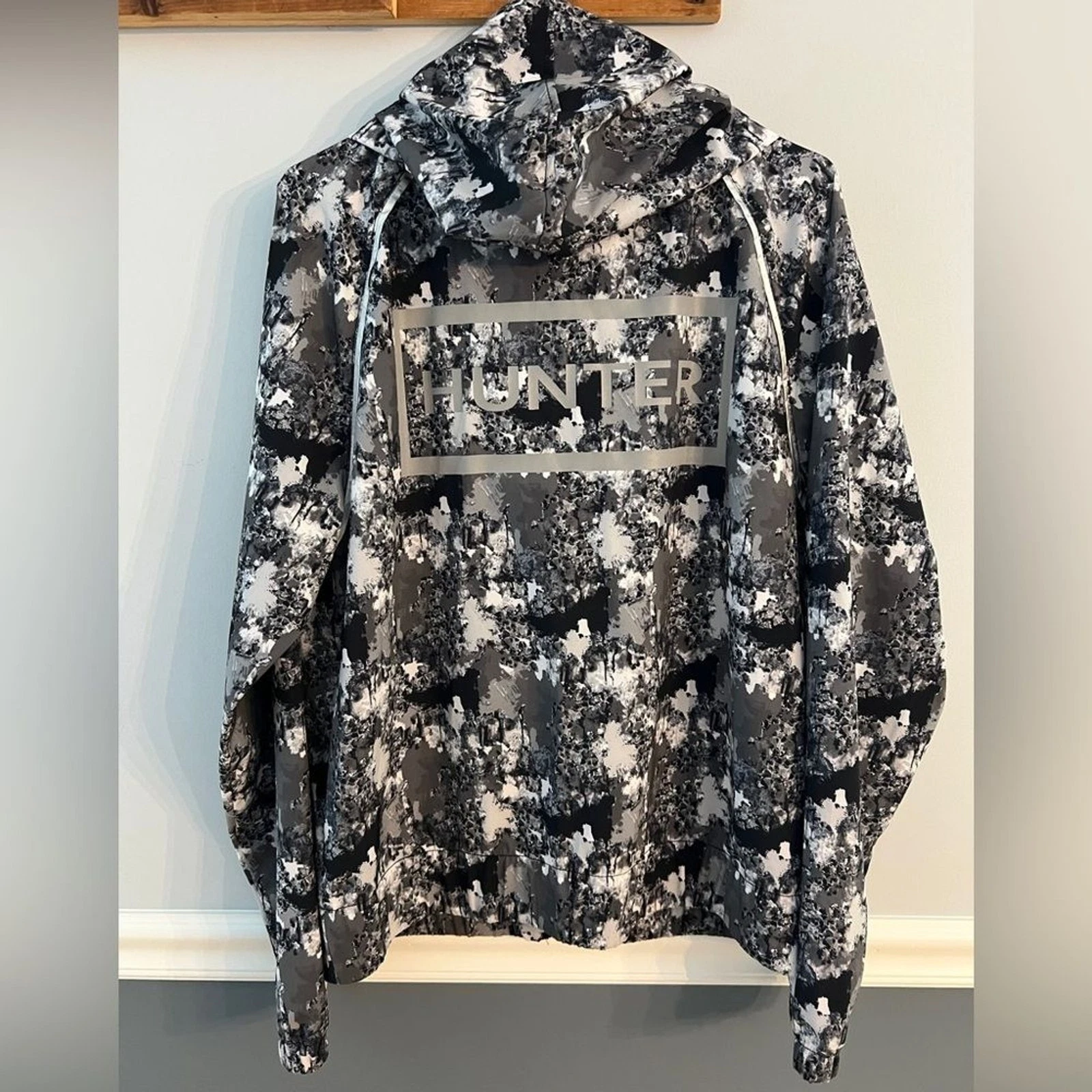 Hunter Men's Lightweight Hooded Windbreaker Jacket Gray Camo Size M