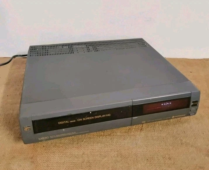 Hitachi M830 Videoregistratore VHS Registratore Vintage HiFi X Videocassette  - Immagine 2 di 4