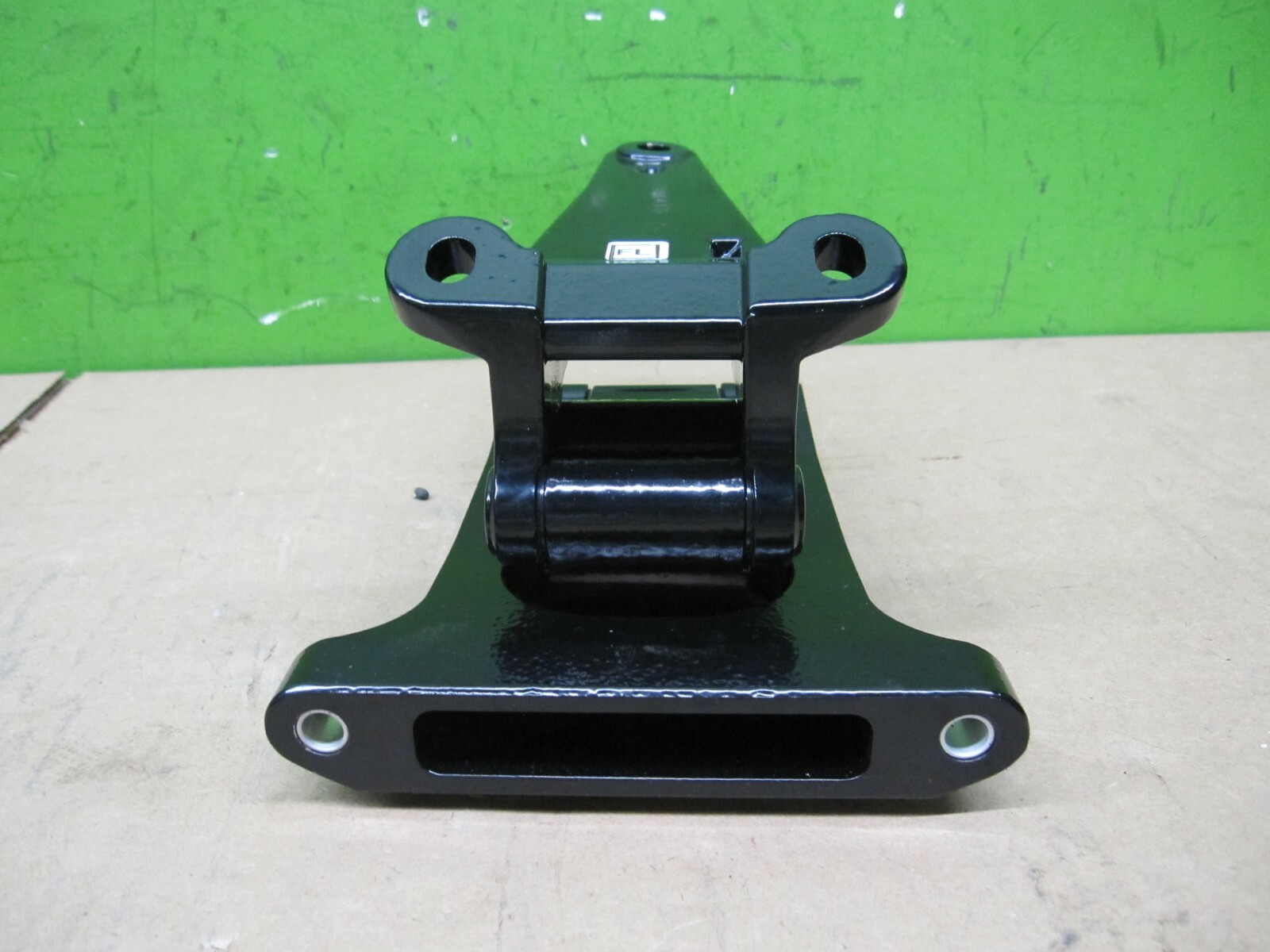 2015-18 BENTLEY BENTAYGA OEM FRONT LEFT STEP BRACKET 36A071777