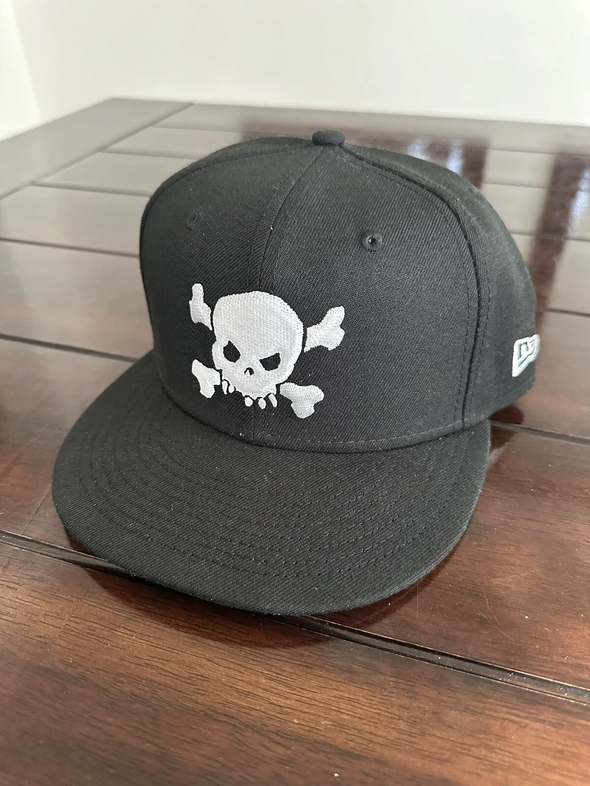 Boîte à chapeau ajustée crâne suprême logo
