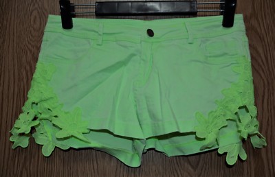 Womens Neon Green Lace Accent Dainty Hooligan Shortie Shorts Size 3 4 very good