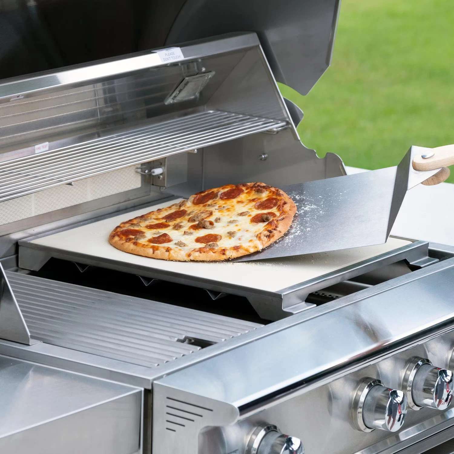 Blaze 15-Inch Ceramic Pizza Stone With Stainless Steel Tray - Thumbnail 4